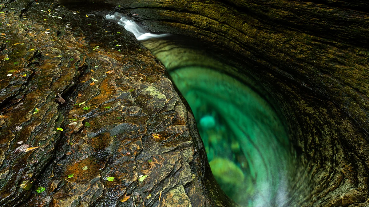 Emerald green water in the Devil's Bathtub swimming hole on the Devil's Fork Loop Trail
