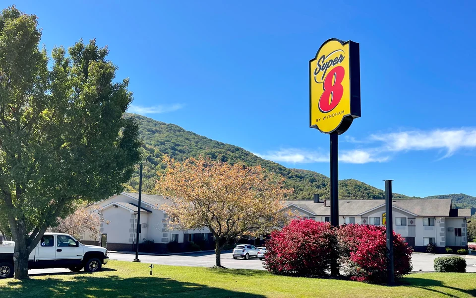Super 8 Motel - Norton